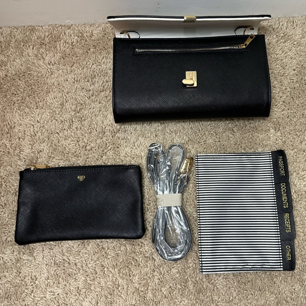 NWOT Purse N leather travel clutch